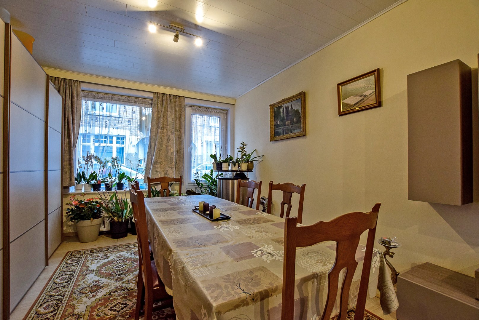 Ruim 2-slaapkamerappartement (97m²) gelegen in het centrum van De Panne. 