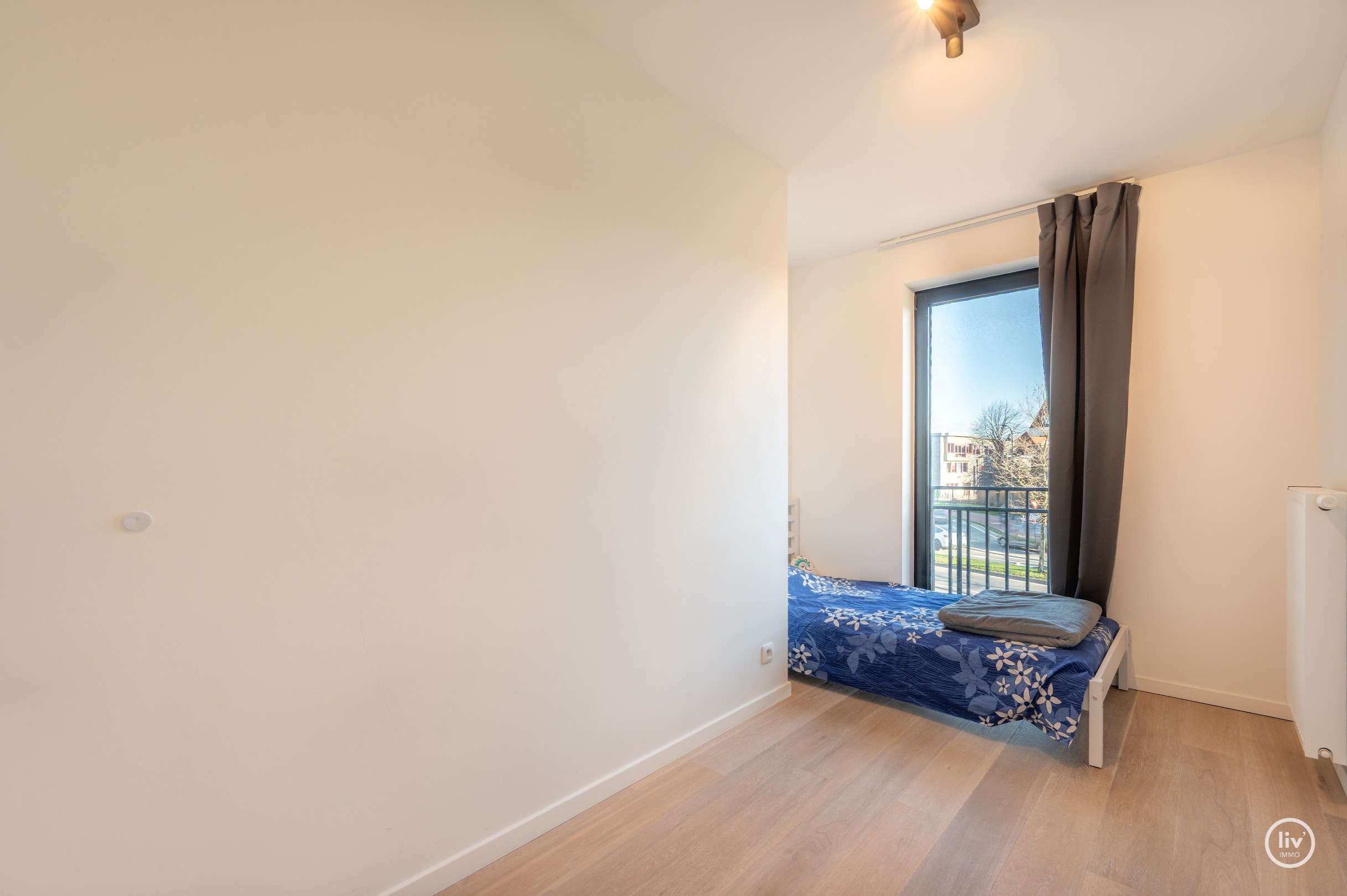 Magnifique appartement spacieux avec 3 chambres situé dans un immeuble récent à Duinenwater. 