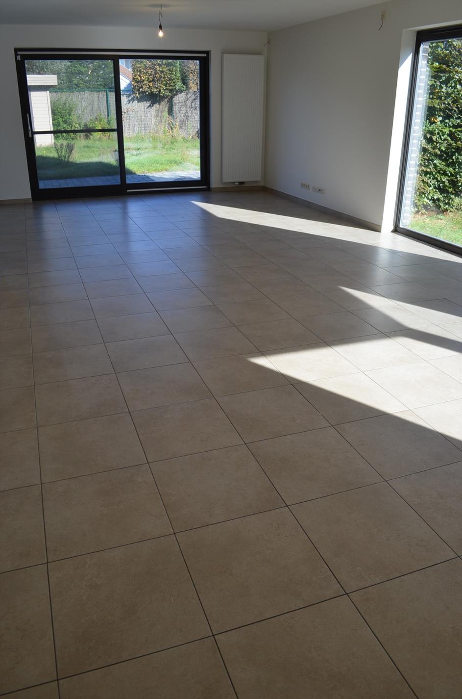 Halfopen bebouwing op 325m² met 3 slpks, tuin met terras en tuinhuis te Maldegem 