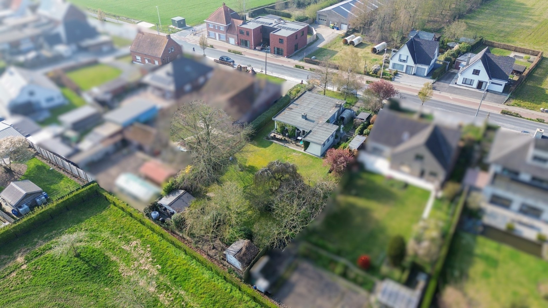 Vrijstaande woning met mooie tuin, perceel van 1158 m², Torhout. 