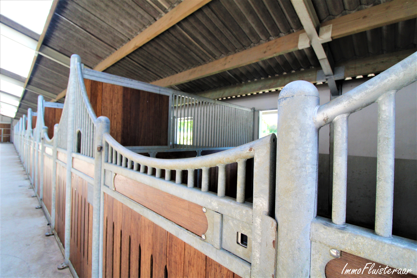 Professional recently built equestrian center on more than 3ha at Hannut (Luik/Liège; Belgium) 