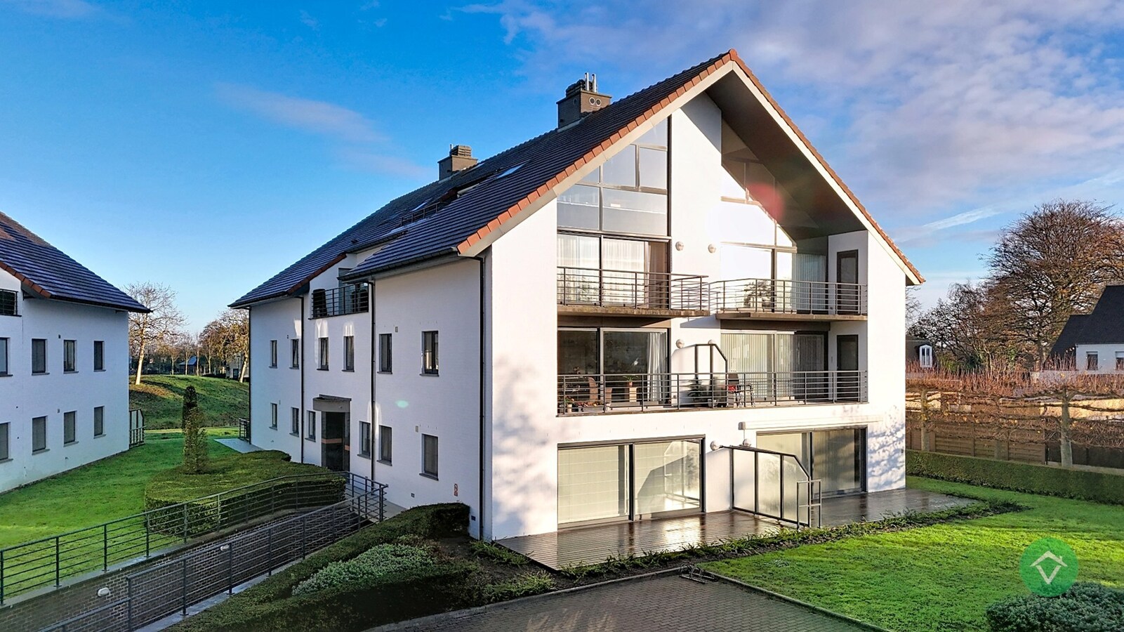 Luxe villa-appartement met dubbele garage en prachtig uitzicht in Koekelare 