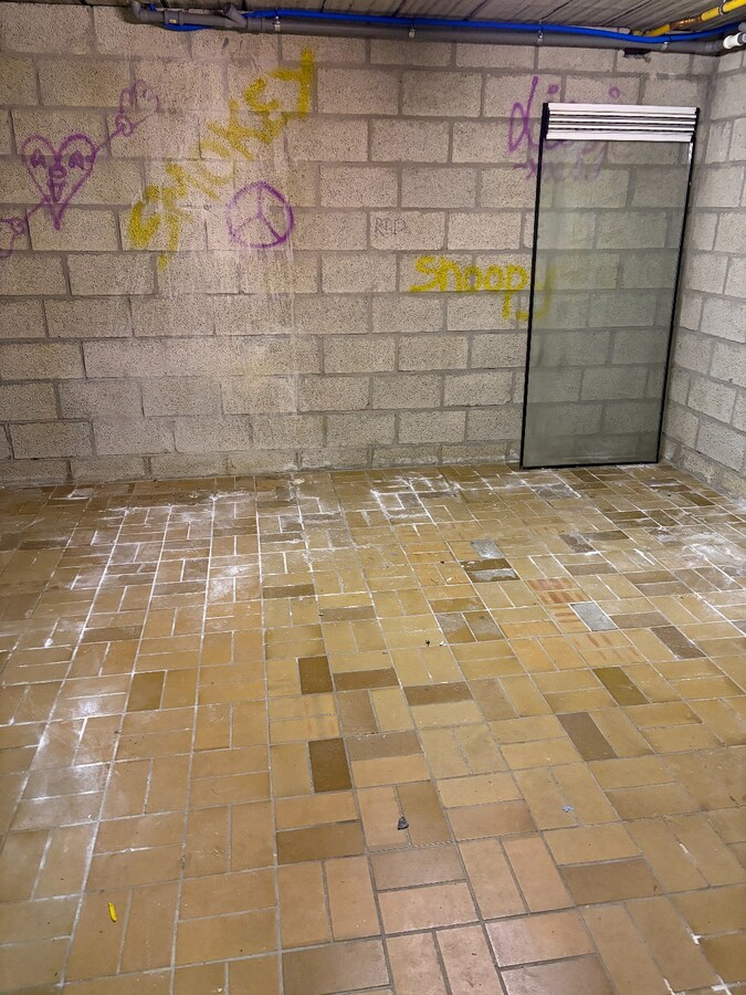 Centraal gelegen handelspand 