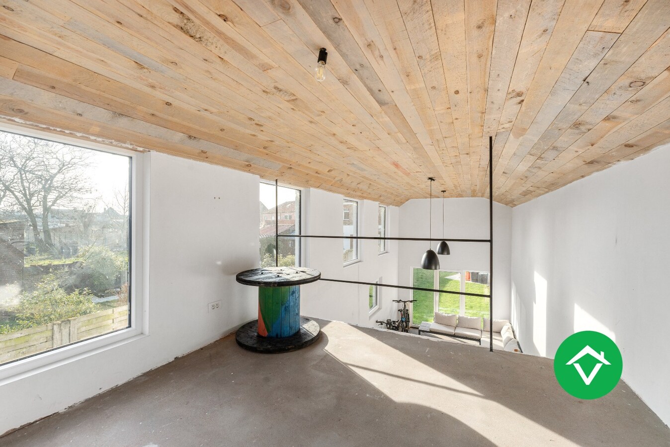 Volledig vernieuwde woning met 3 slaapkamers en bijgebouw in centrum Koekelare 