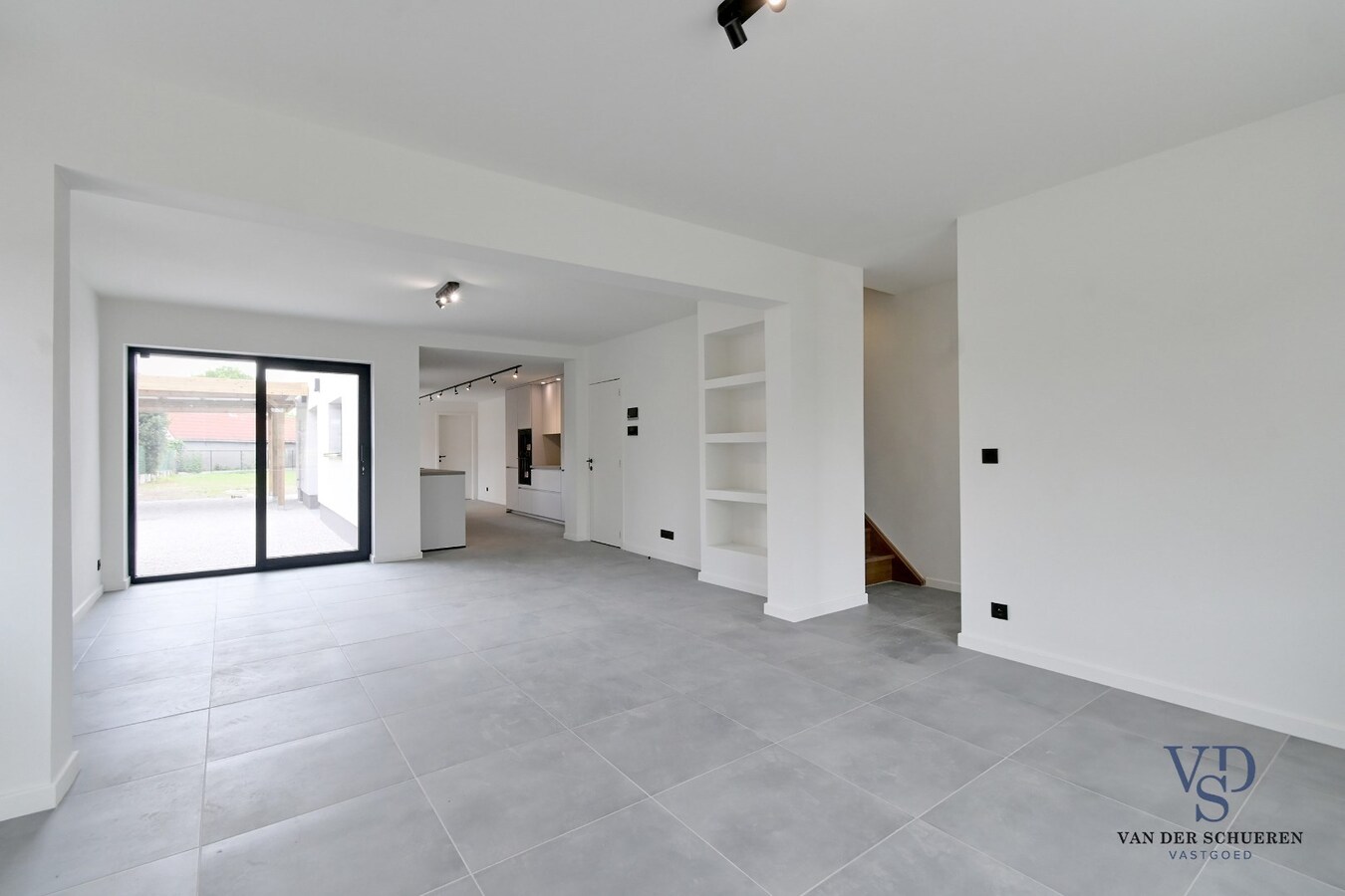 Volledig vernieuwde Half Open. 