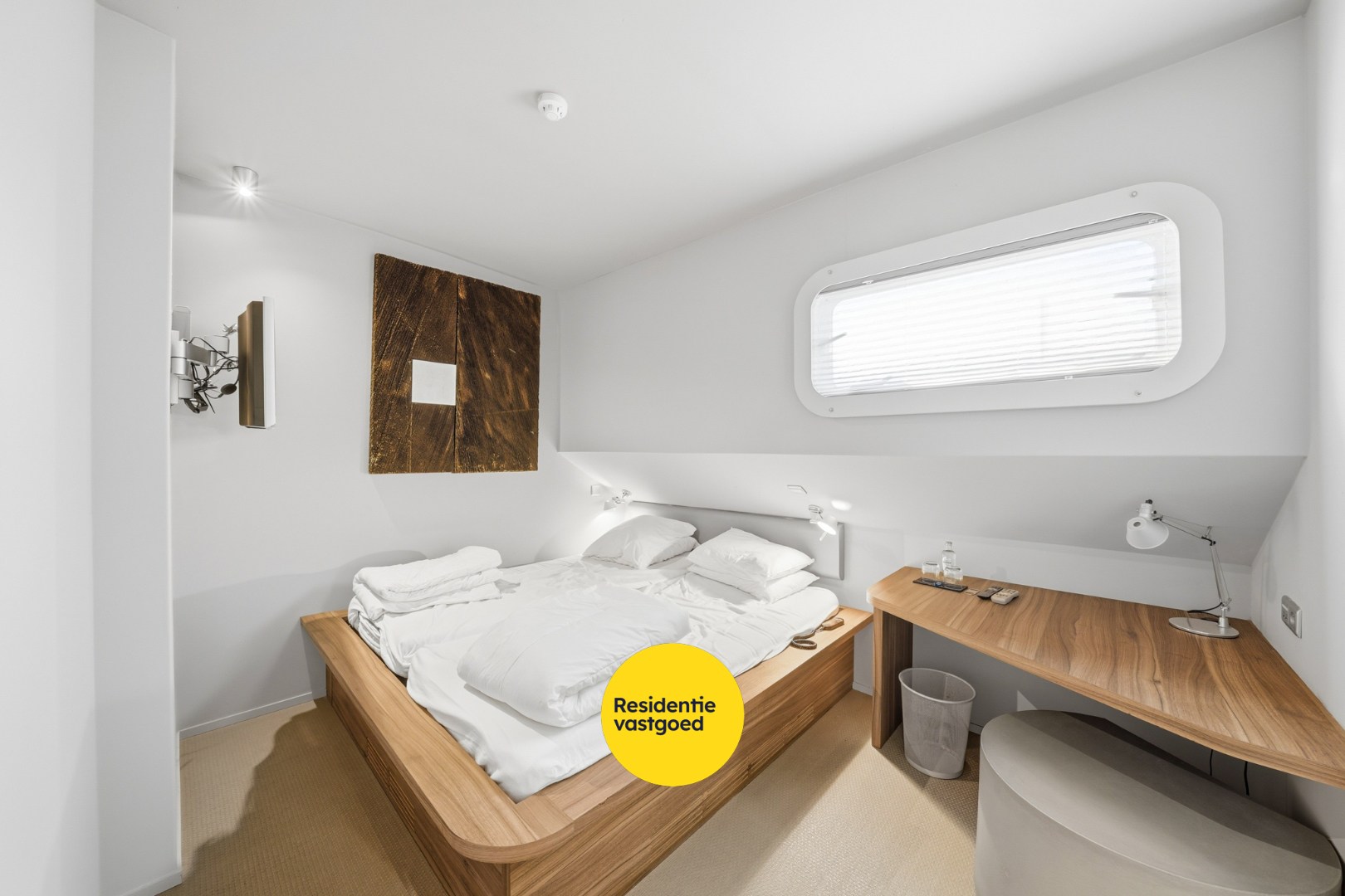 Unieke woonboot met B&amp;B en vergunde ligplaats in Plassendale 