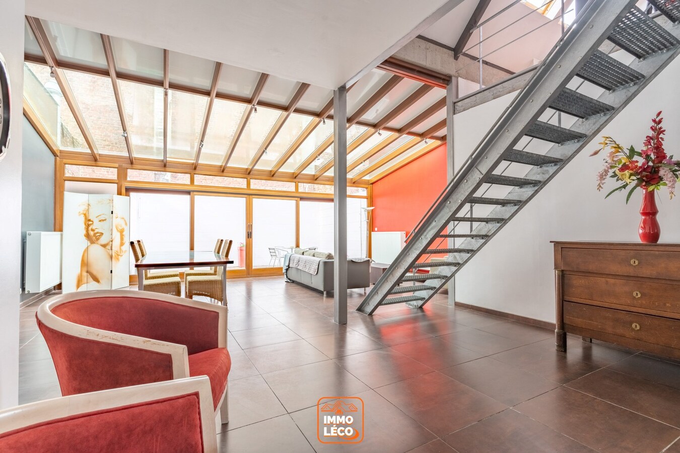 Ensemble immobilier avec surface commerciale et appartement LOFT + local à aménager, en PLEIN CENTRE-VILLE, IDEAL investisseurs !! 