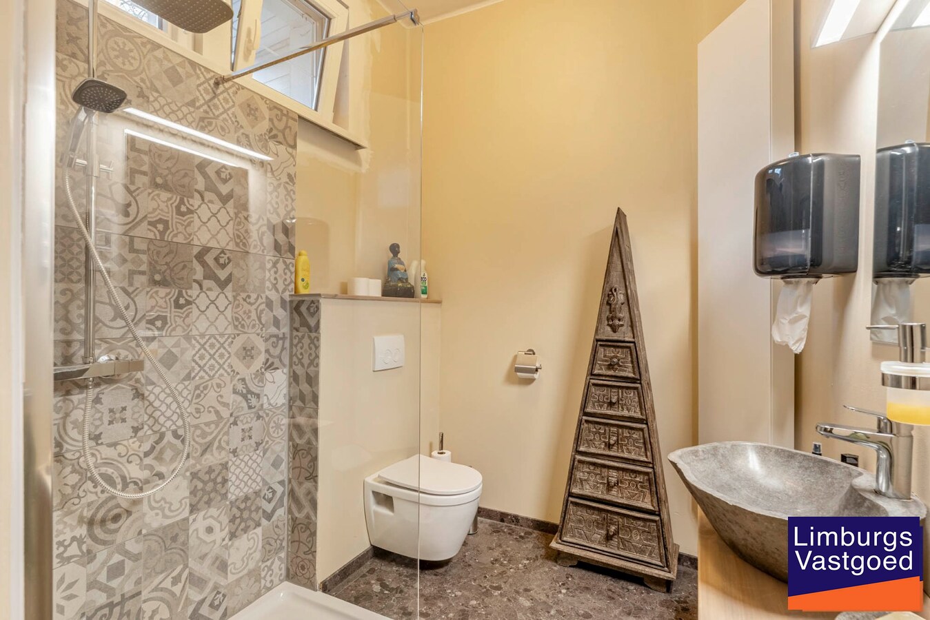 Woonhuis met  praktijkruimte te Waterschei, op een perceel van 6a80ca te Genk 