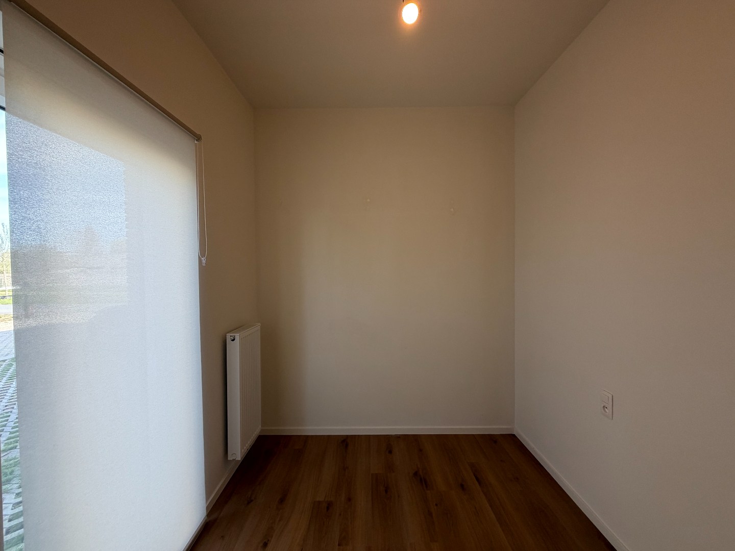 Gelijkvloers appartement met terras, tuintje en autostaanplaats 