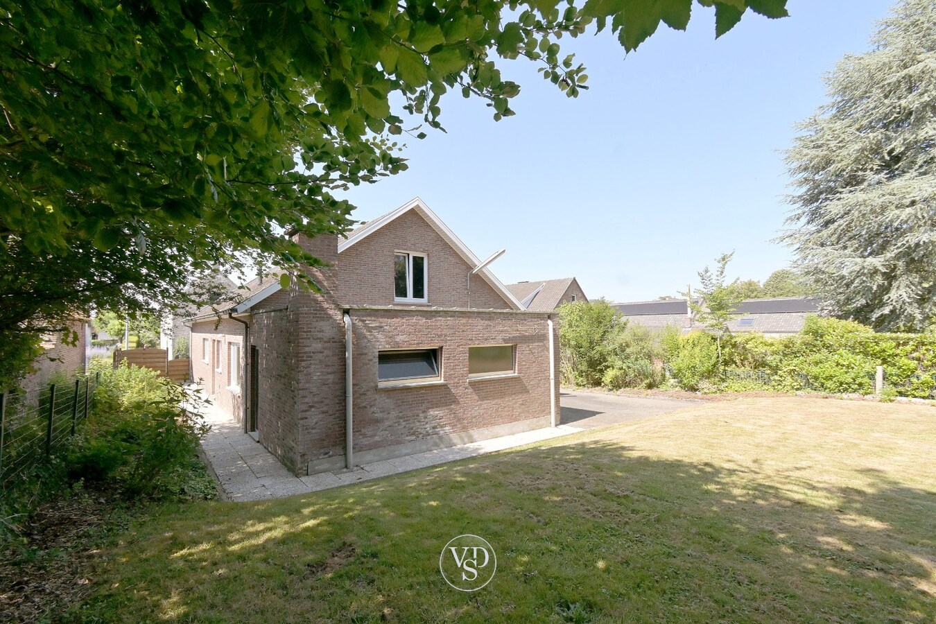 Degelijke eigendom in hartje Dikkelvenne 