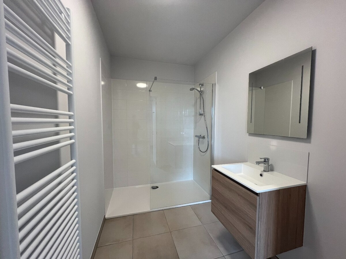 Nouvel immeuble Basse Energie. Proche de toutes commodités! 