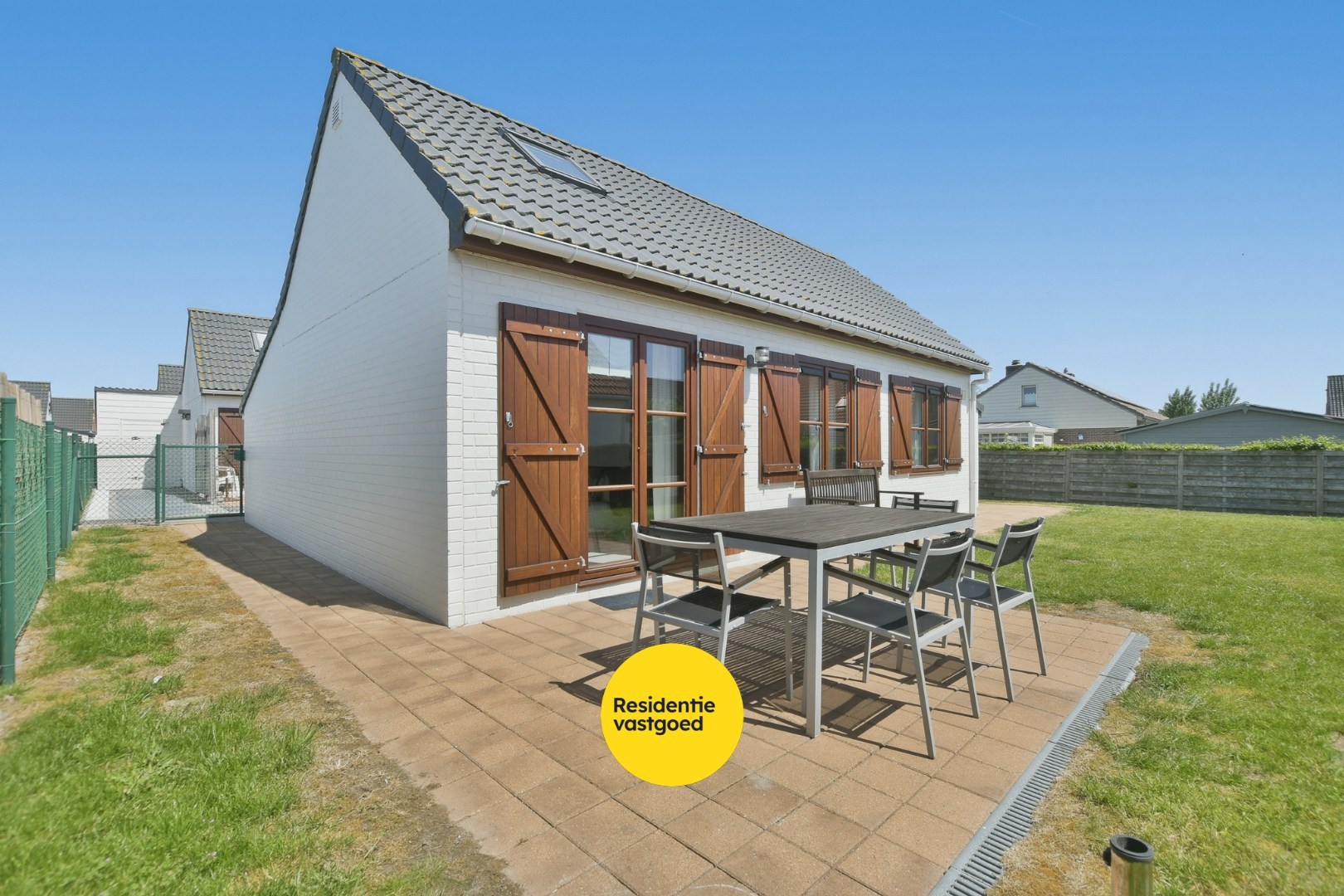 Instapklaar en gemeubeld vissershuisje met tuin en staanplaats in Harendijke! 