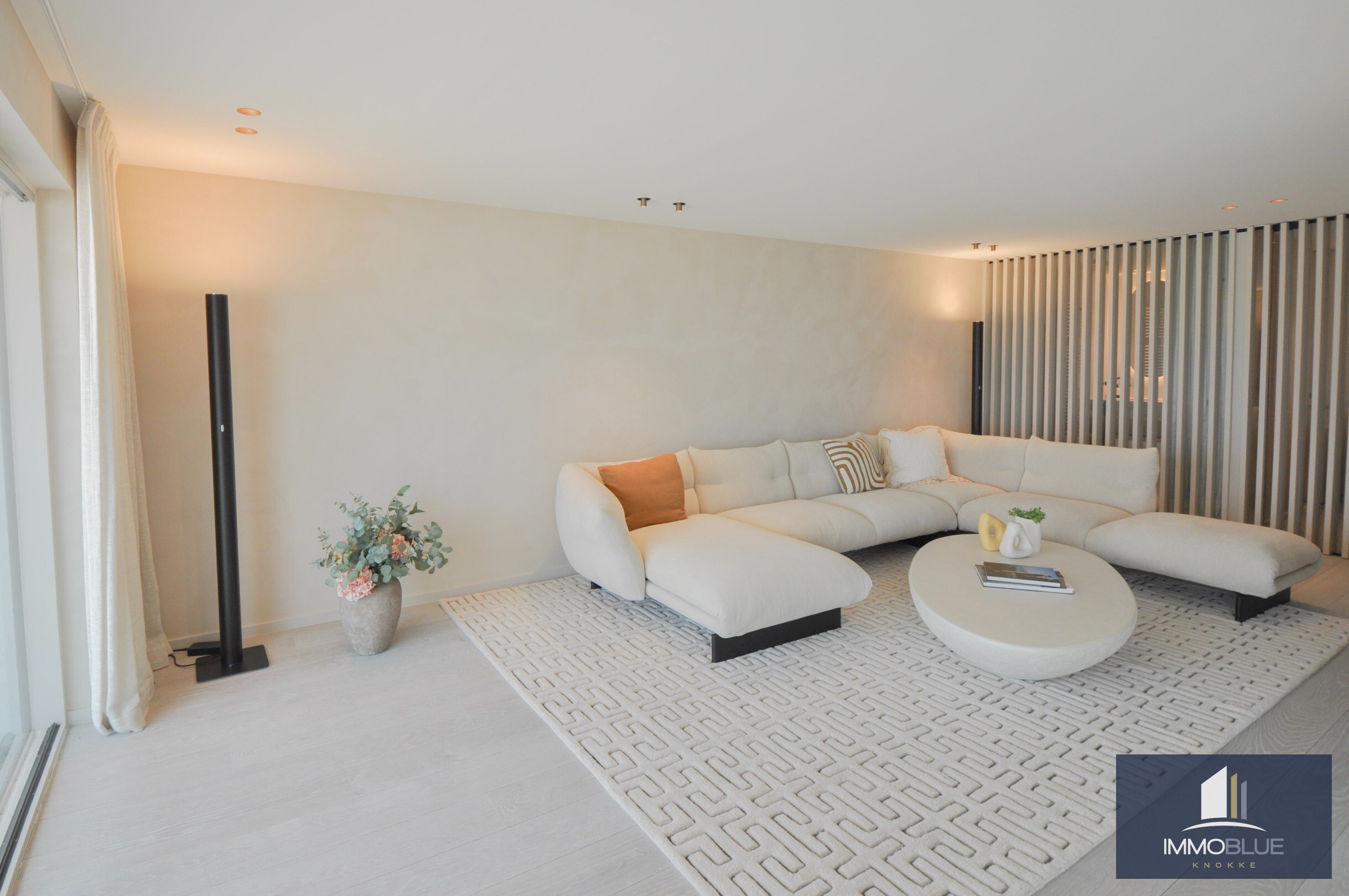 Appartement exceptionnel avec vue frontale sur la mer et une façade d’environ 11,5 mètres, situé au Zoute. 