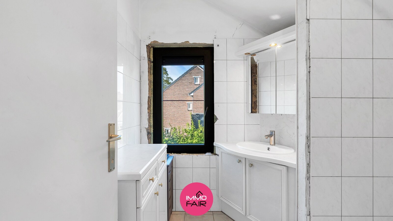 Grotendeels gerenoveerde woning in bosrijk gebied! 