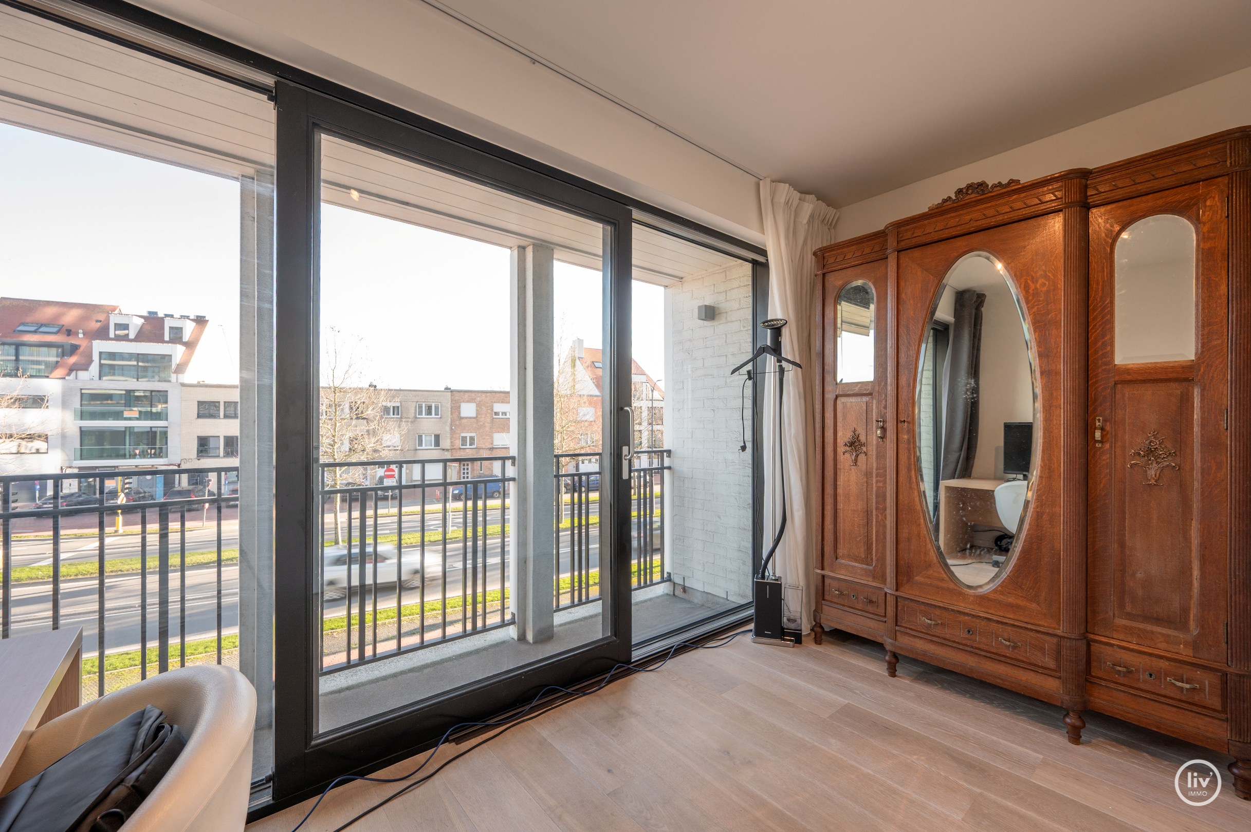 Magnifique appartement spacieux avec 3 chambres situé dans un immeuble récent à Duinenwater. 