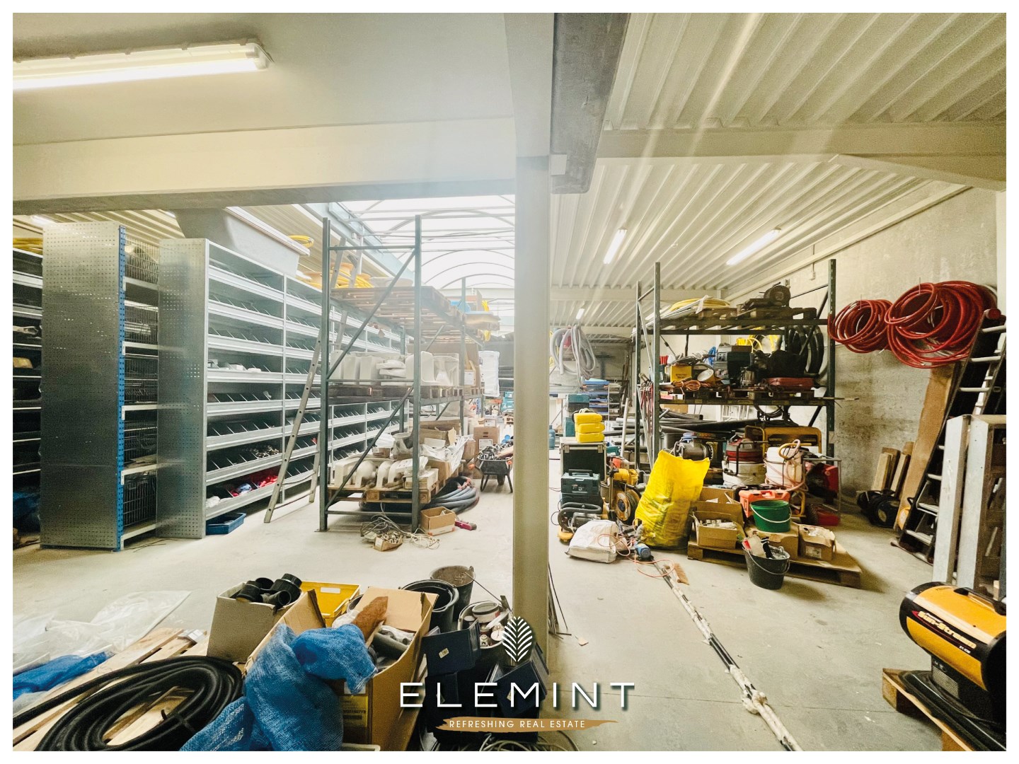 Woning met recent magazijn 