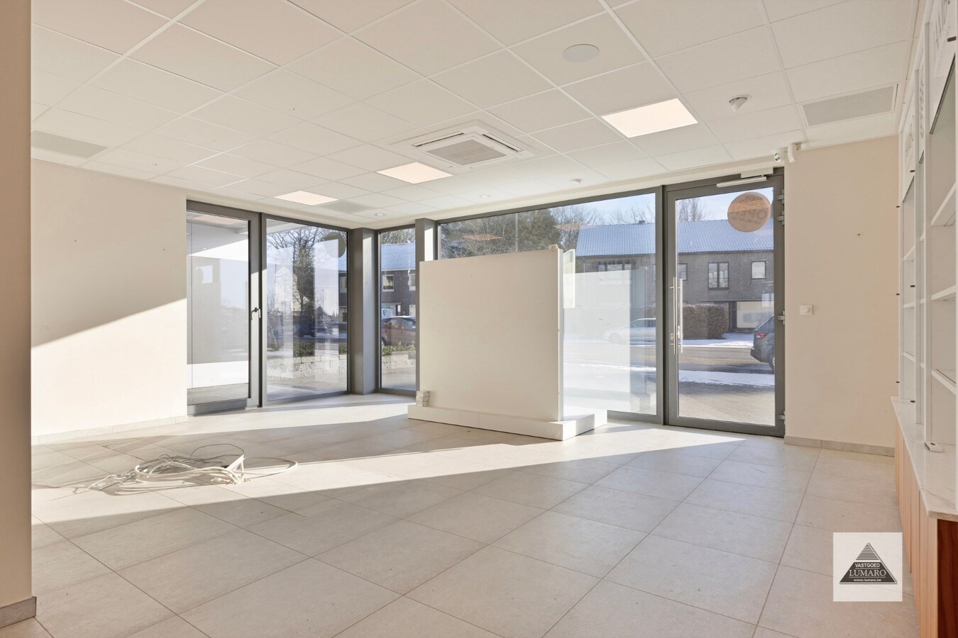 Uitstekend gelegen kantoor-/praktijkruimte van 130 m² + kelder en garage 