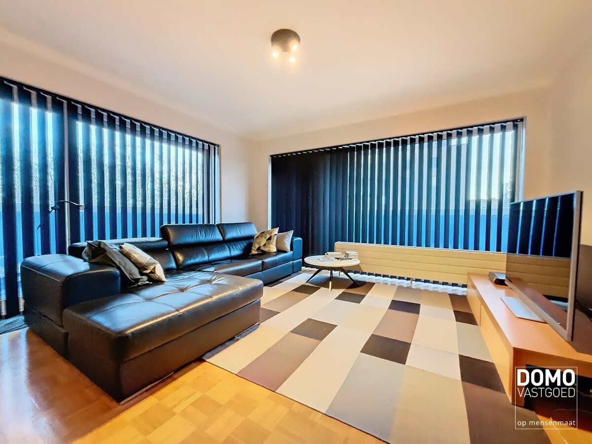 RUIM APPARTEMENT MET 3 SLAAPKAMERS EN GARAGEBOX VLAKBIJ CENTRUM HASSELT 