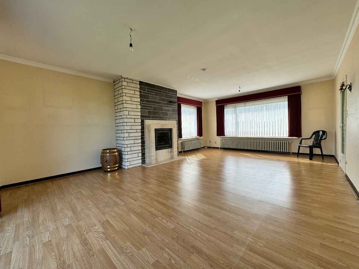 Alleenstaande woning met 4 slaapkamers en garage te Westende 