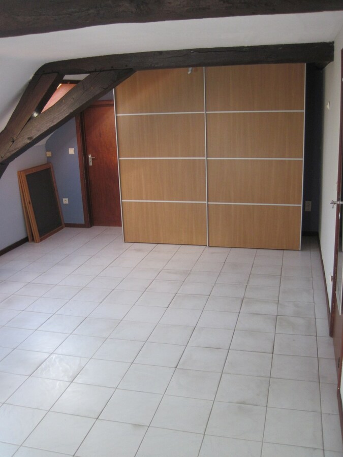 Bijzonder ruim gelijkvloers woonappartement. 