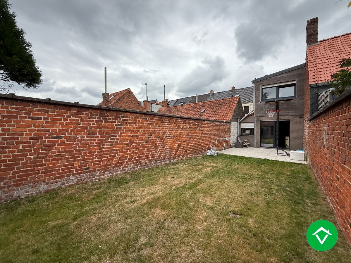 Rijwoning met 3 slaapkamers en tuin te Izegem 