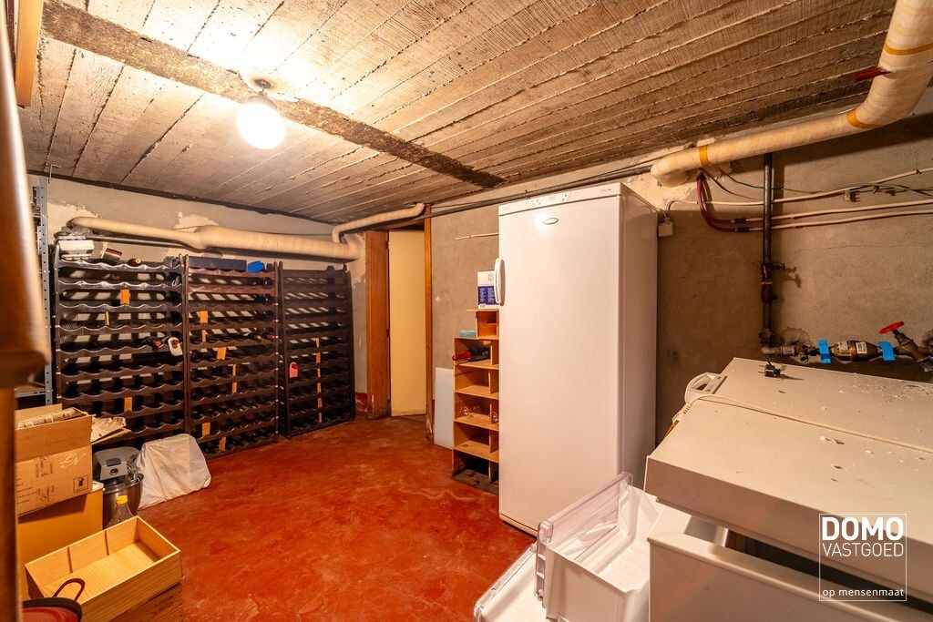 KARAKTERVOLLE, RUIME WONING MET 4 SLAAPKAMERS EN ZONNIGE TUIN TE STOKROOIE 