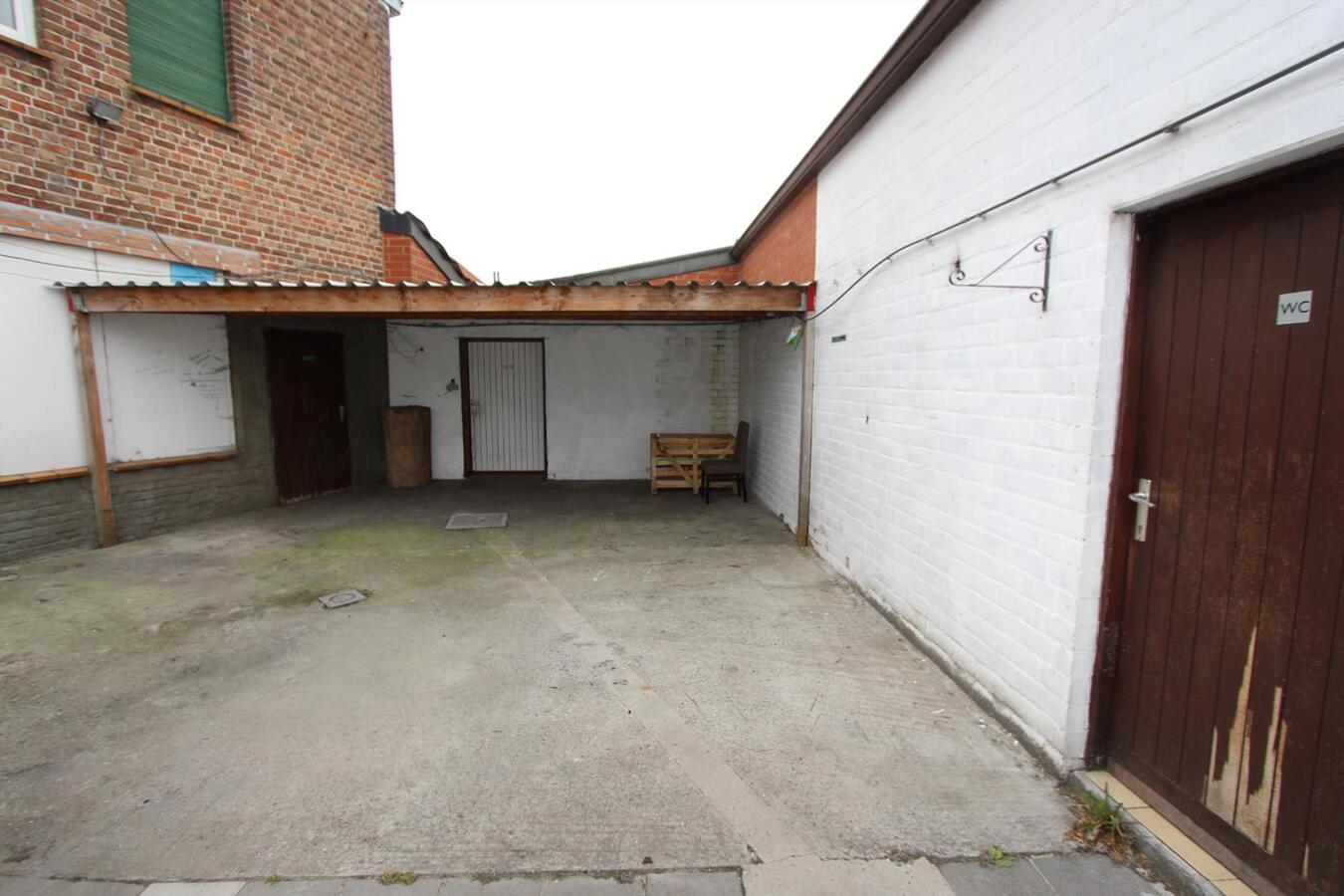 Handelseigendom met woonst en loods te Koekelare 