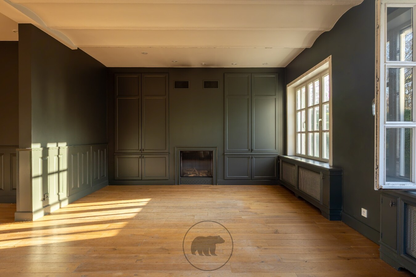 Op te frissen villa op residentiële droomlocatie 