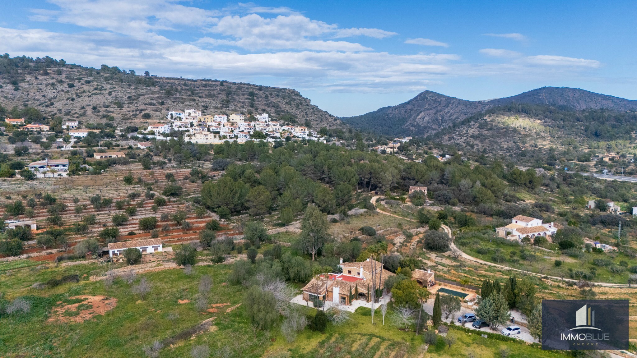 Dit uitzonderlijke landgoed, gelegen op een royaal perceel van 18.500 m² . 