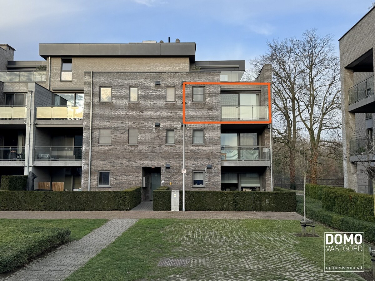 Ruim gemeubeld 2-slaapkamer appartement met terras in Kermt 