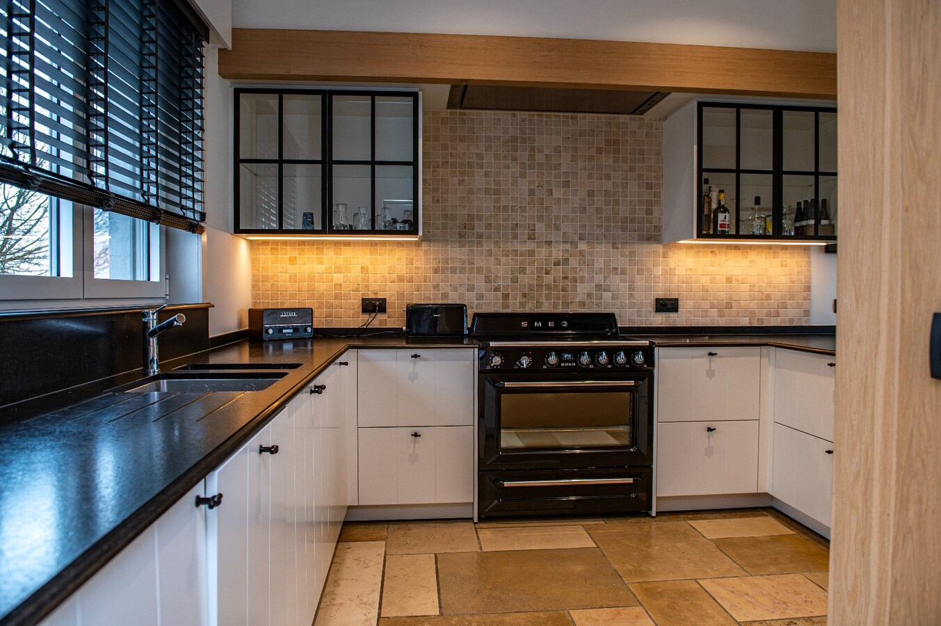 Prachtige landelijke villa met zwemvijver en paardenfaciliteiten 13.459m² 