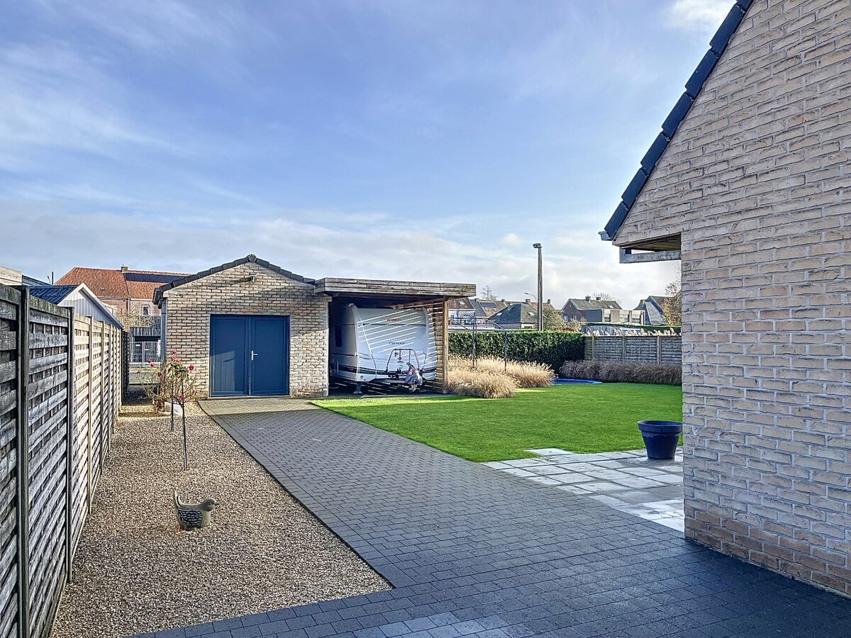 Prachtige instapklare woning met vier slaapkamers in een aangename wijk te Roeselare (Beitem). 