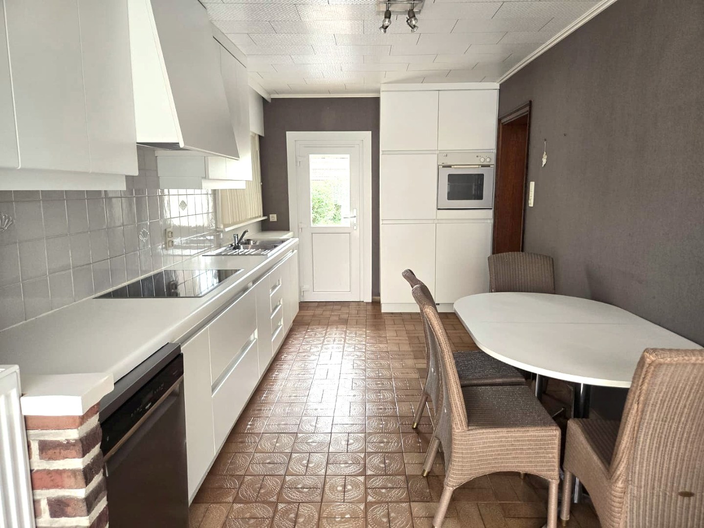 Rustig gelegen, recent gerenoveerde halfopen woning 