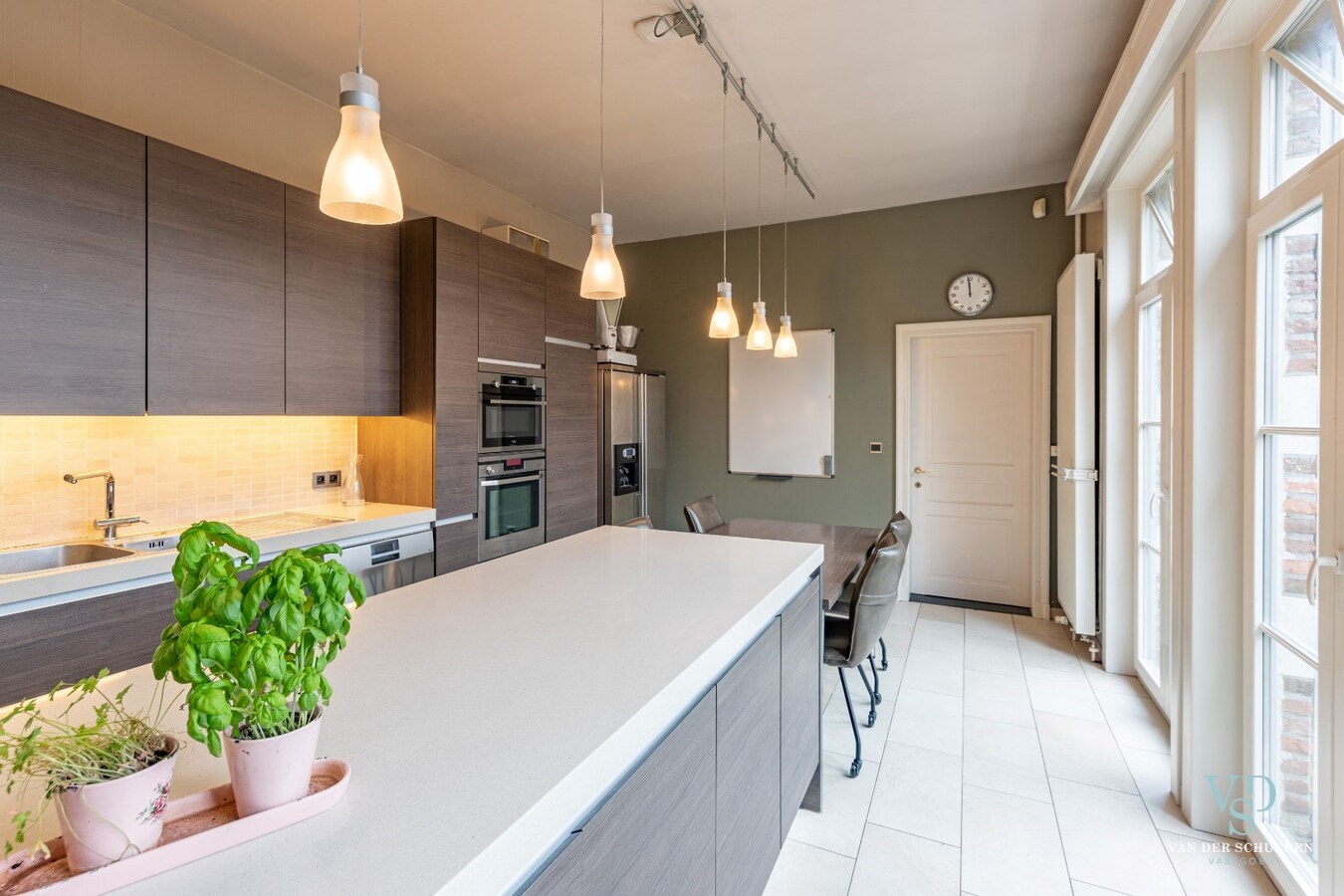 Ruim en stijlvol wonen in hartje Gavere. 