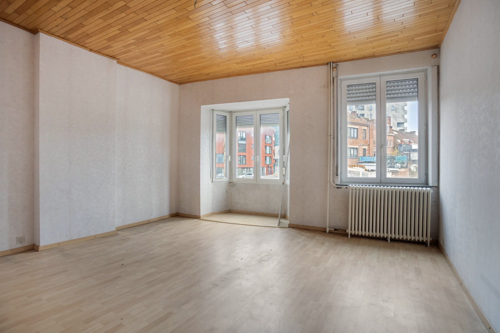 Ruime woning met 6 slaapkamers, tuin en bijgebouw in Kessel-Lo! – bewoonbare opp. 242 m² 