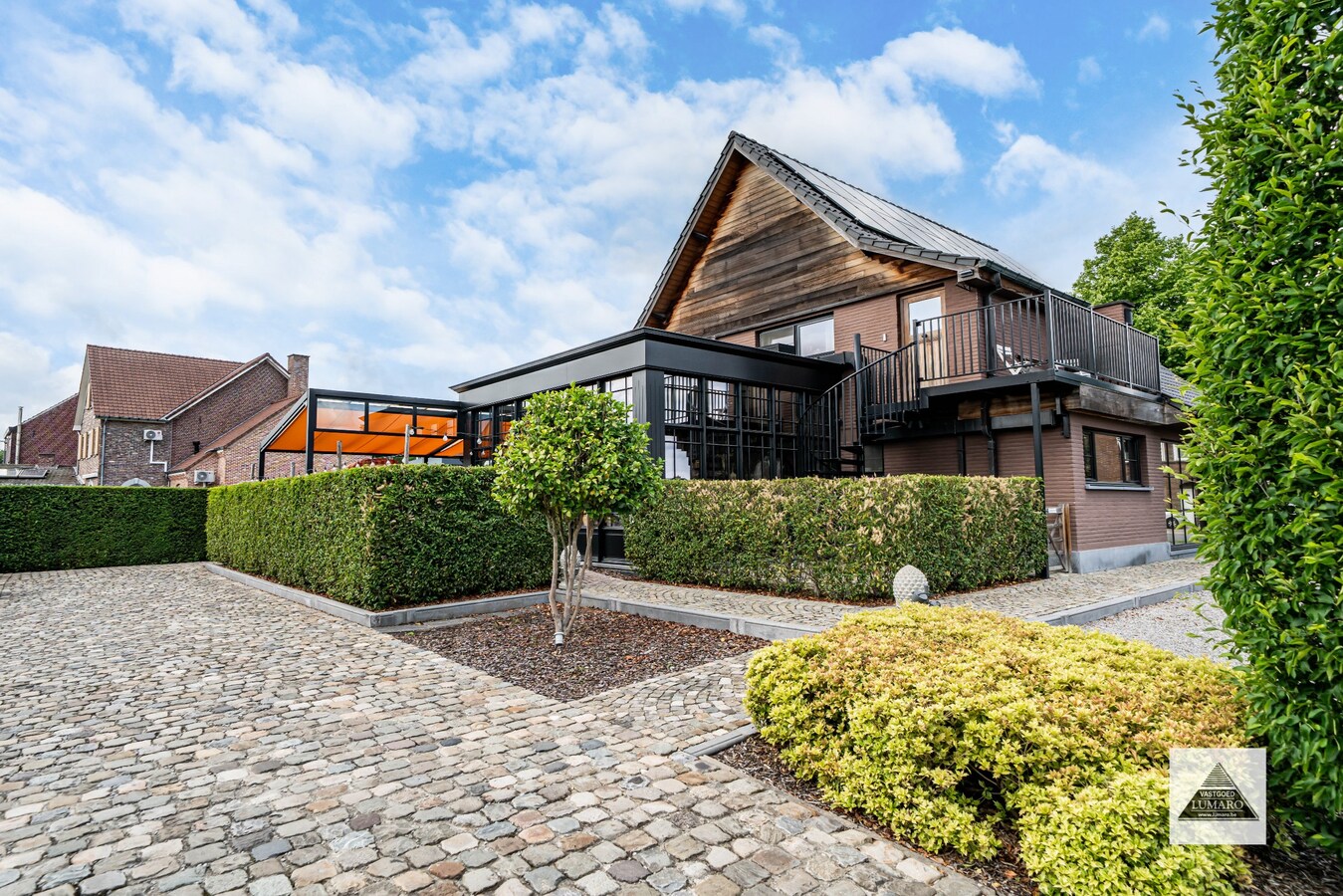Schitterend horecapand met privé parking en vakantiewoning 