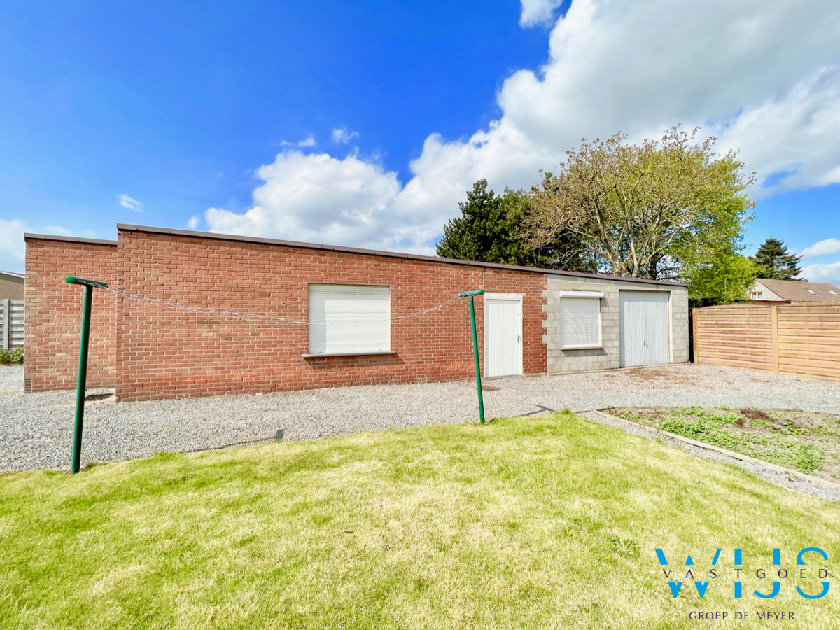 Ruime bungalow met bijgebouw op een ideale locatie in Assenede ! 
