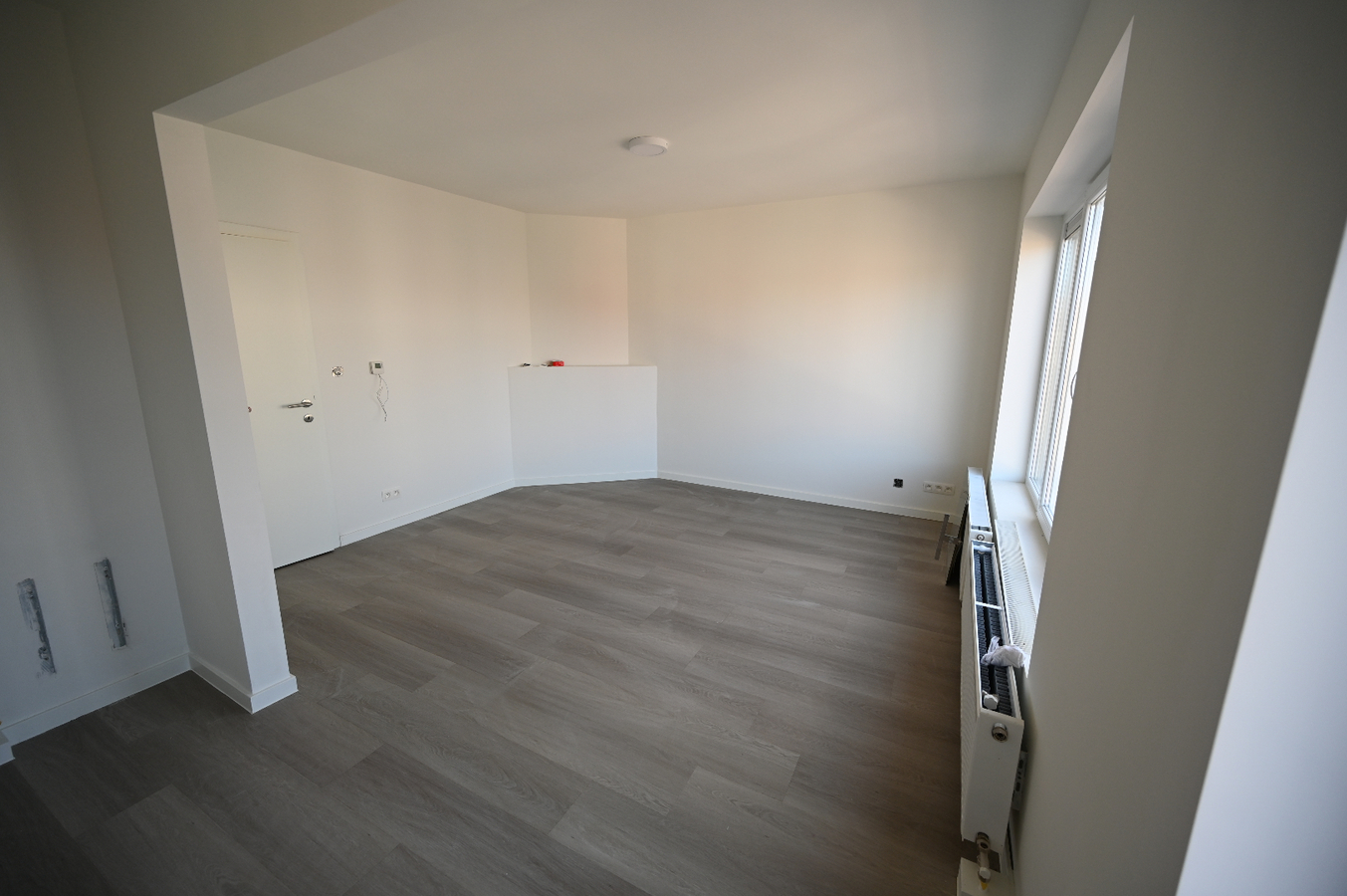 VOLLEDIG VERNIEUWD KNUS 2 SLAAPKAMER APPARTEMENT 