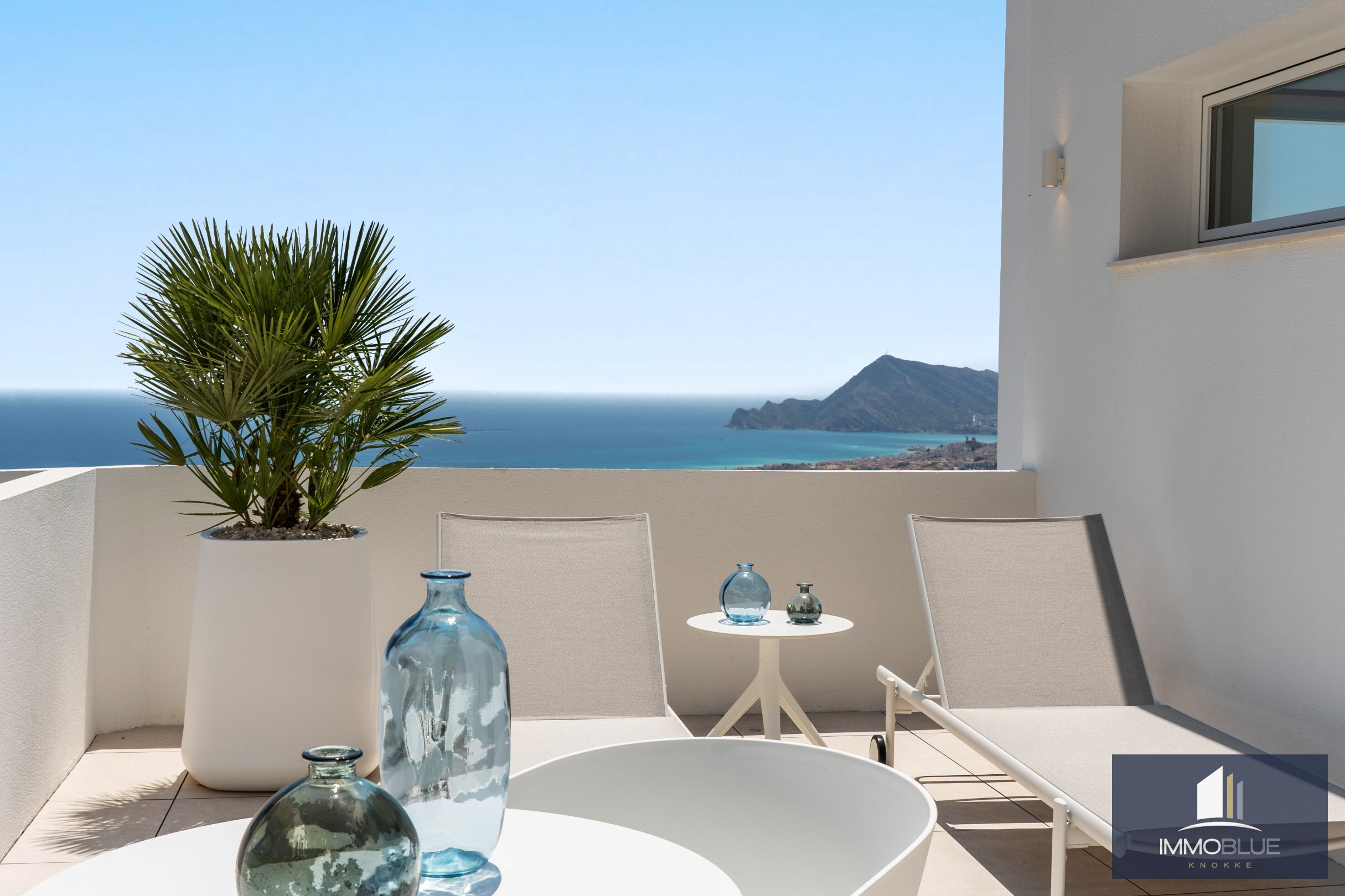 Designvilla met zicht op zee. 