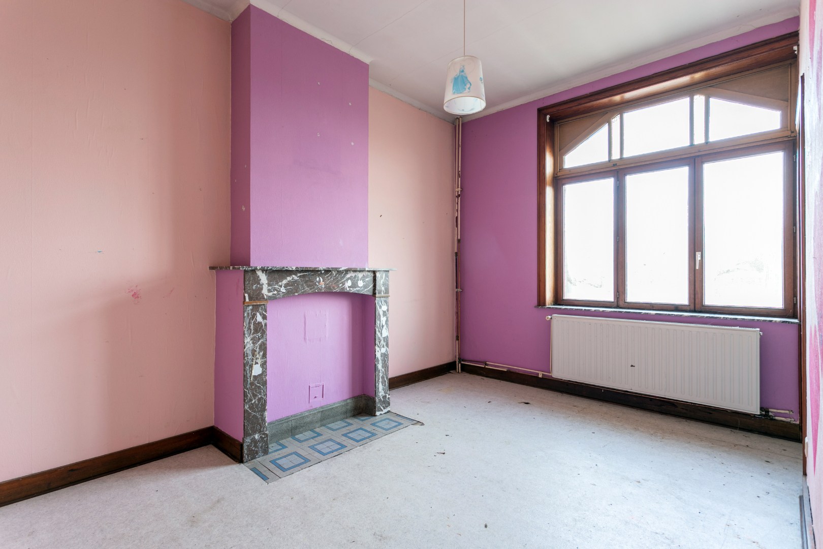 Kraktervolle woning met veel potentieel, 2 autostaanplaatsen en tuin te Dworp 