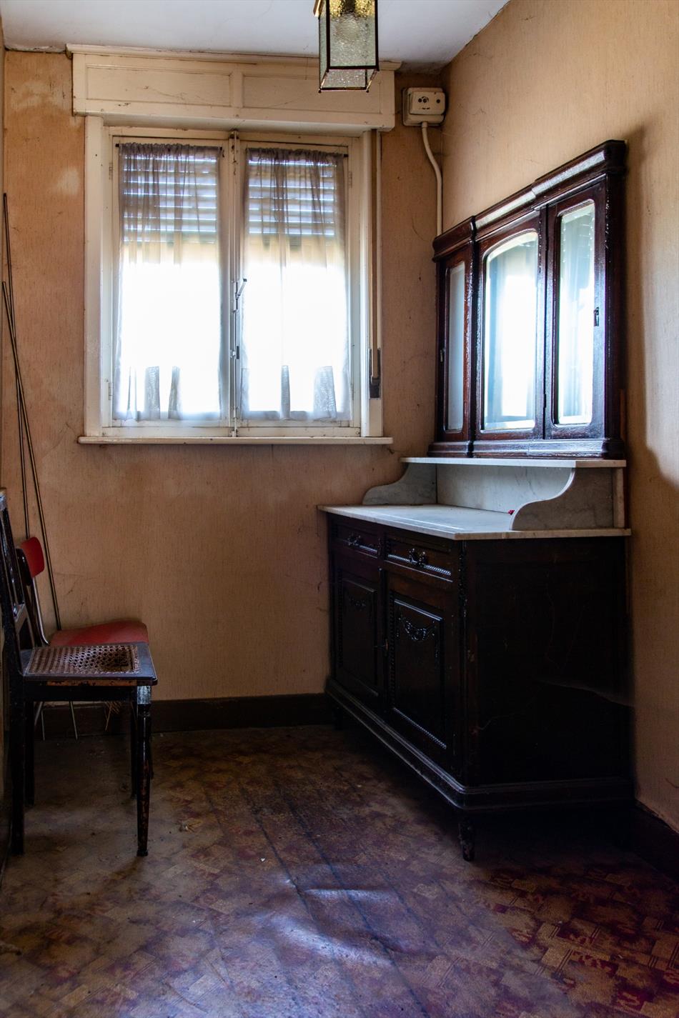 Totaal te renoveren art deco woning met 5 slpks op 950m² nabij centrum Maldegem 