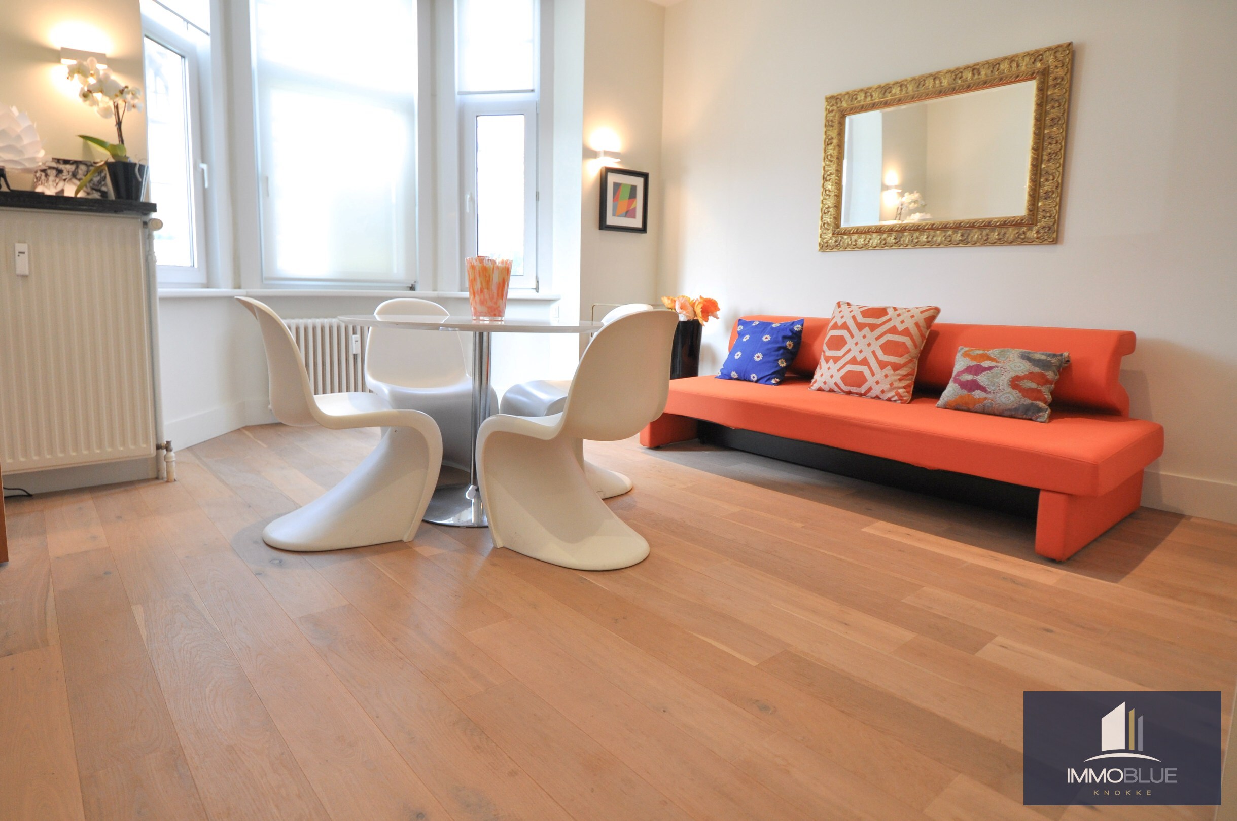 Sfeervol appartement gelegen in een iconische residentie op enkele stappen van het Albertplein.. 