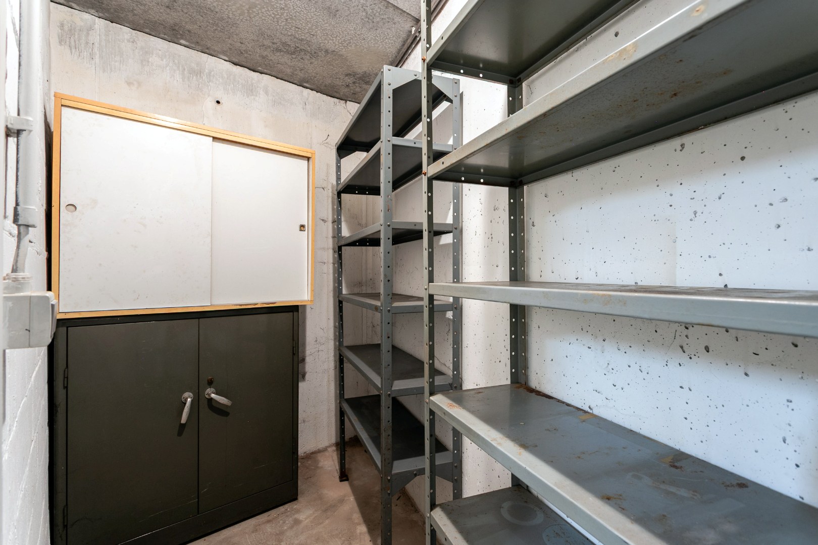 Instapklaar 2 slpk appartement met garage te Halle 