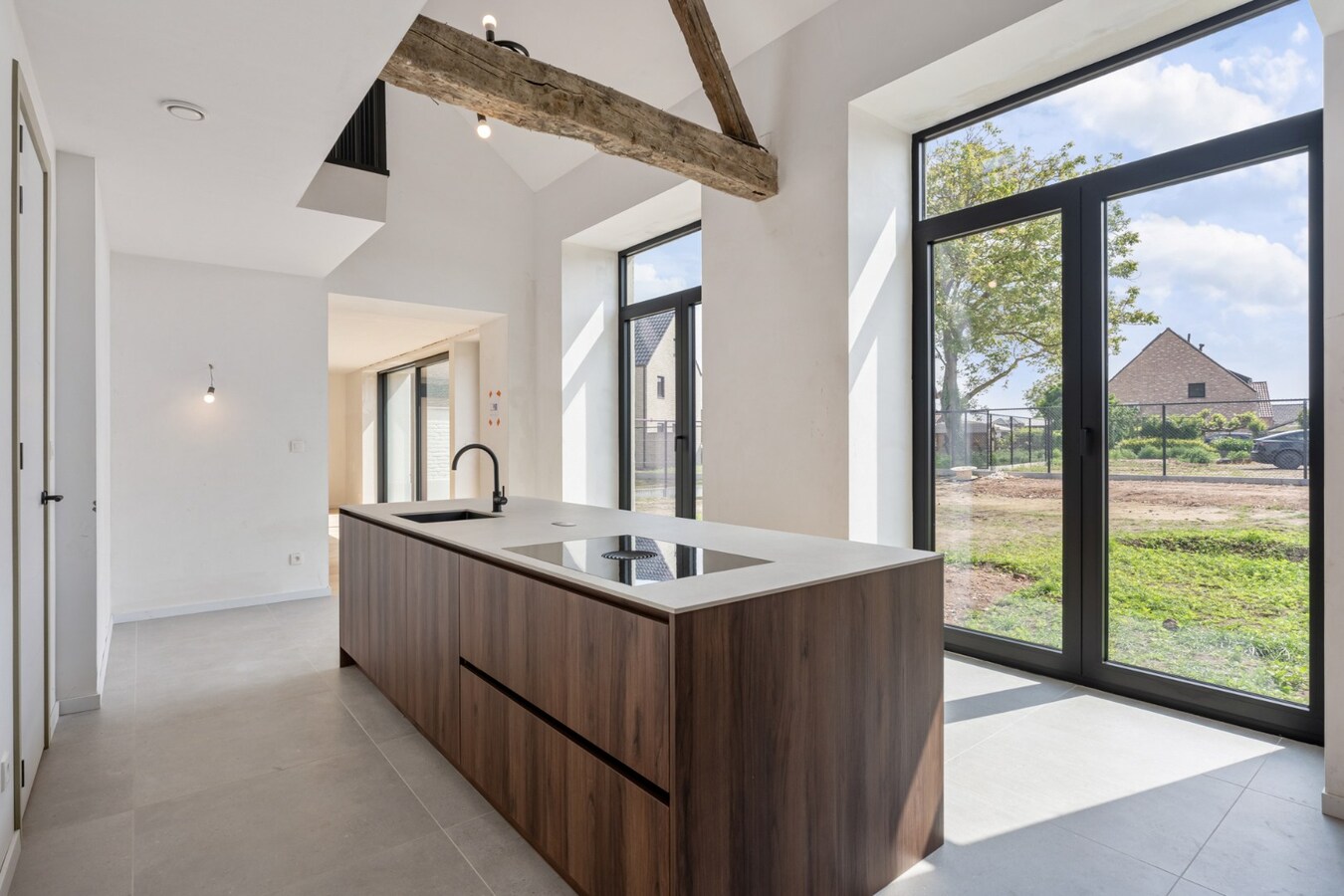 Exclusieve woning in volledig heropgebouwde hoeve op een perceel van 4a33ca! 