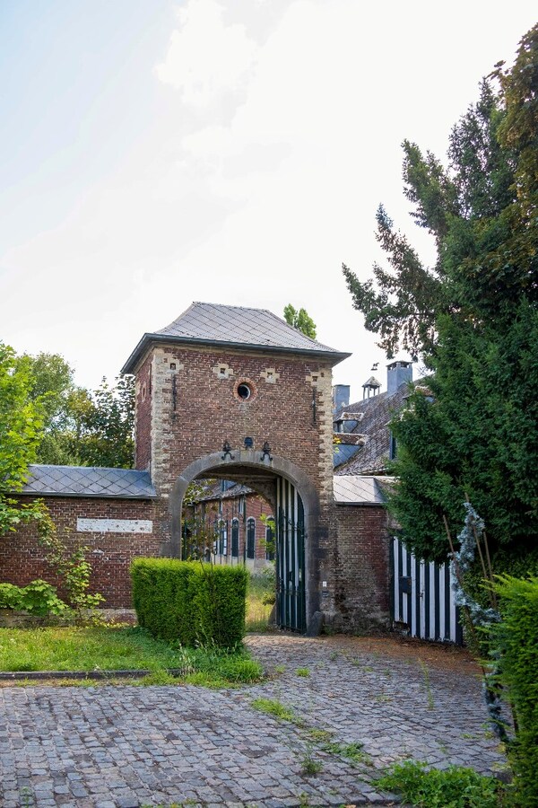 Property for sale in Sint-Pieters-Leeuw