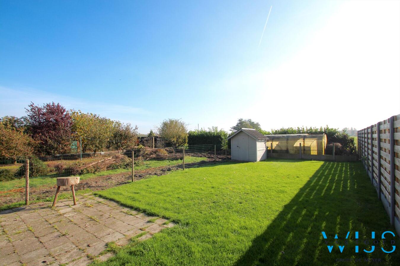 Instapklare rustig gelegen en gezellige woning met mooie tuin ! 