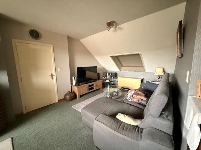 Appartement met 3 slaapkamers gelegen in het centrum van Neeroeteren. 