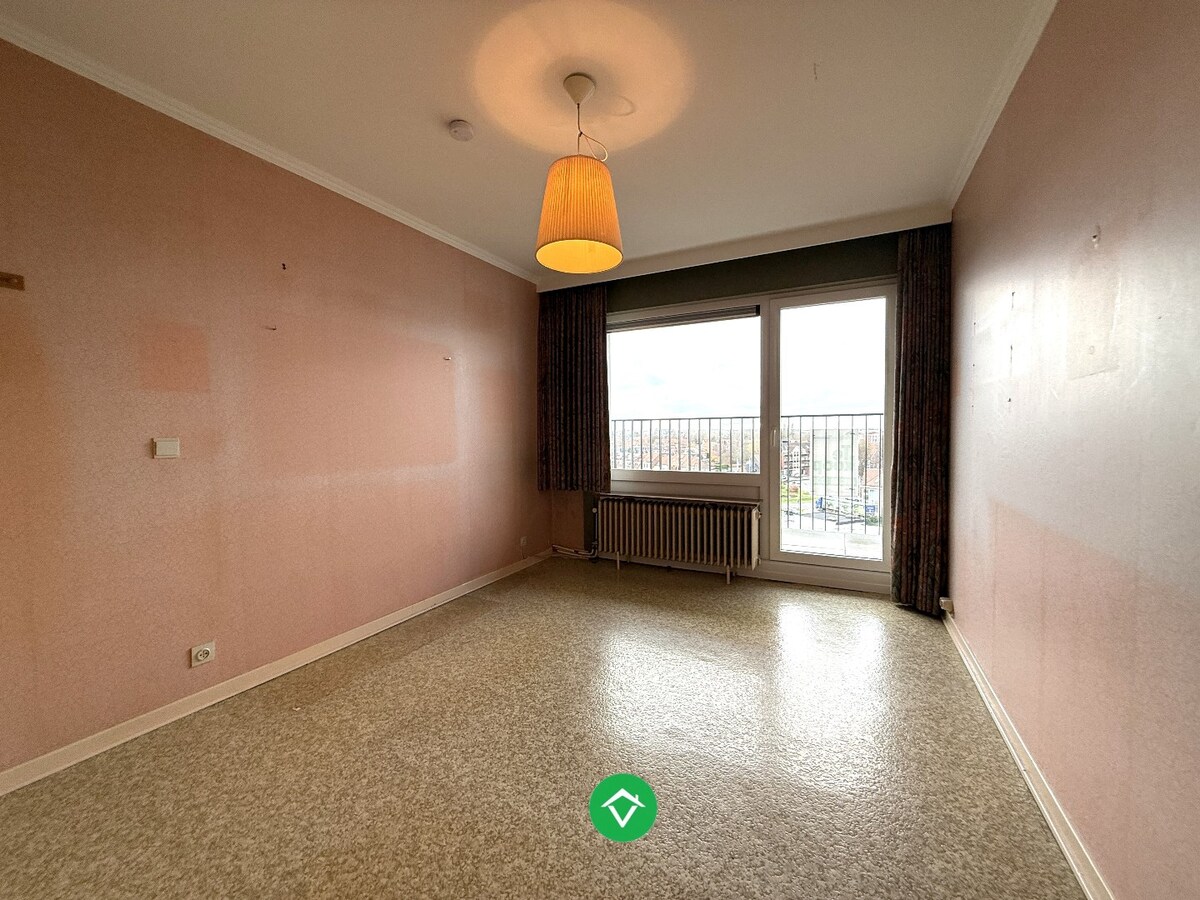 Instapklaar appartement met twee slaapkamers, ruim terras met prachtige vergezichten en kelderberging te Roeselare 