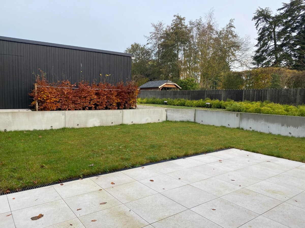 Gelijkvloersappartement met 3 slaapkamers en zongericht terras + tuin 