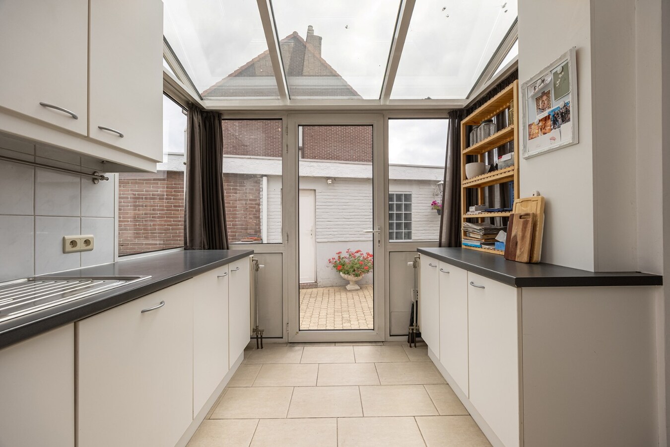 HOB met 3 slpk, garage en tuin nabij Schoten centrum! 